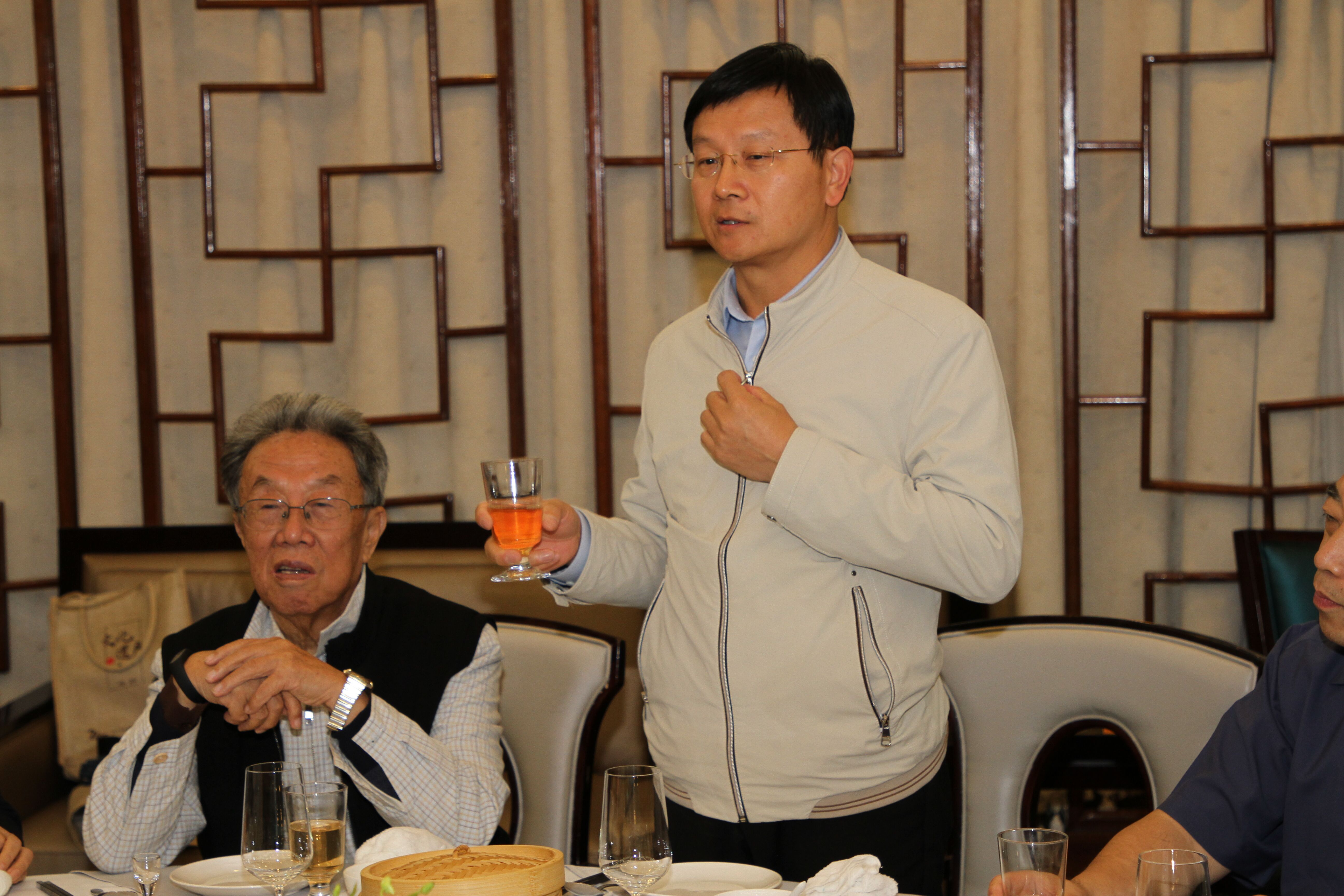 四川文化艺术学院校长李望国、王蒙文学艺术馆馆长王安...